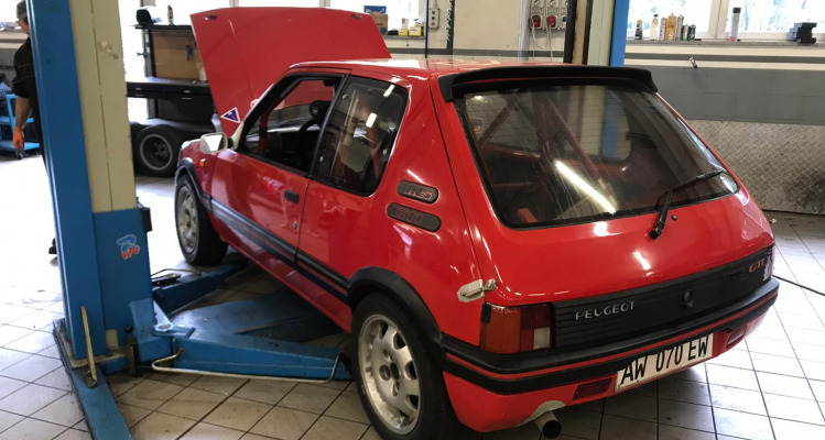 Peugeot 205