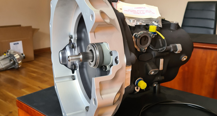 SADEV ST82-14 Gearbox with oil pump – NEW